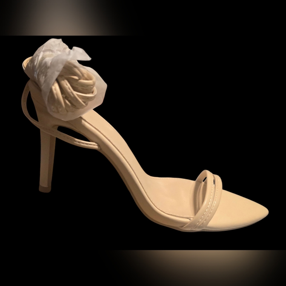 NWT Elegant Cream Stiletto Heels
